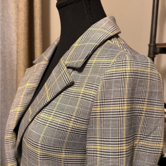 Gray blazer, no tag but never worn - Picture 3 of 3